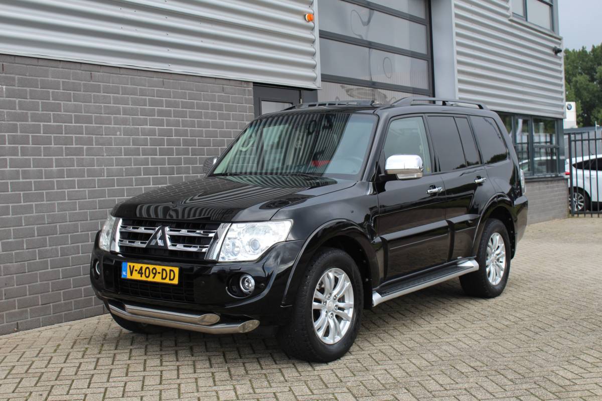 Mitsubishi Pajero Mitsubishi Pajero 3.2 DI-D Instyle Side Window Van / Leer / Stoelverwarming / Marge