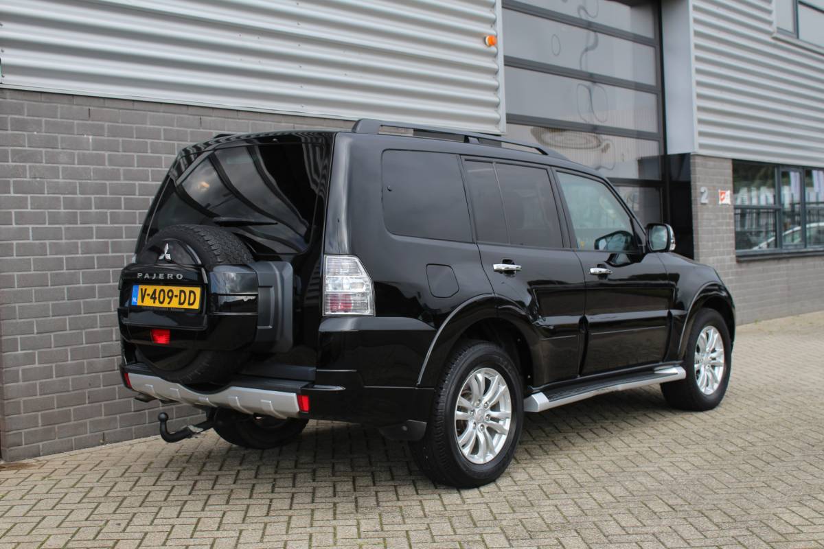 Mitsubishi Pajero Mitsubishi Pajero 3.2 DI-D Instyle Side Window Van / Leer / Stoelverwarming / Marge