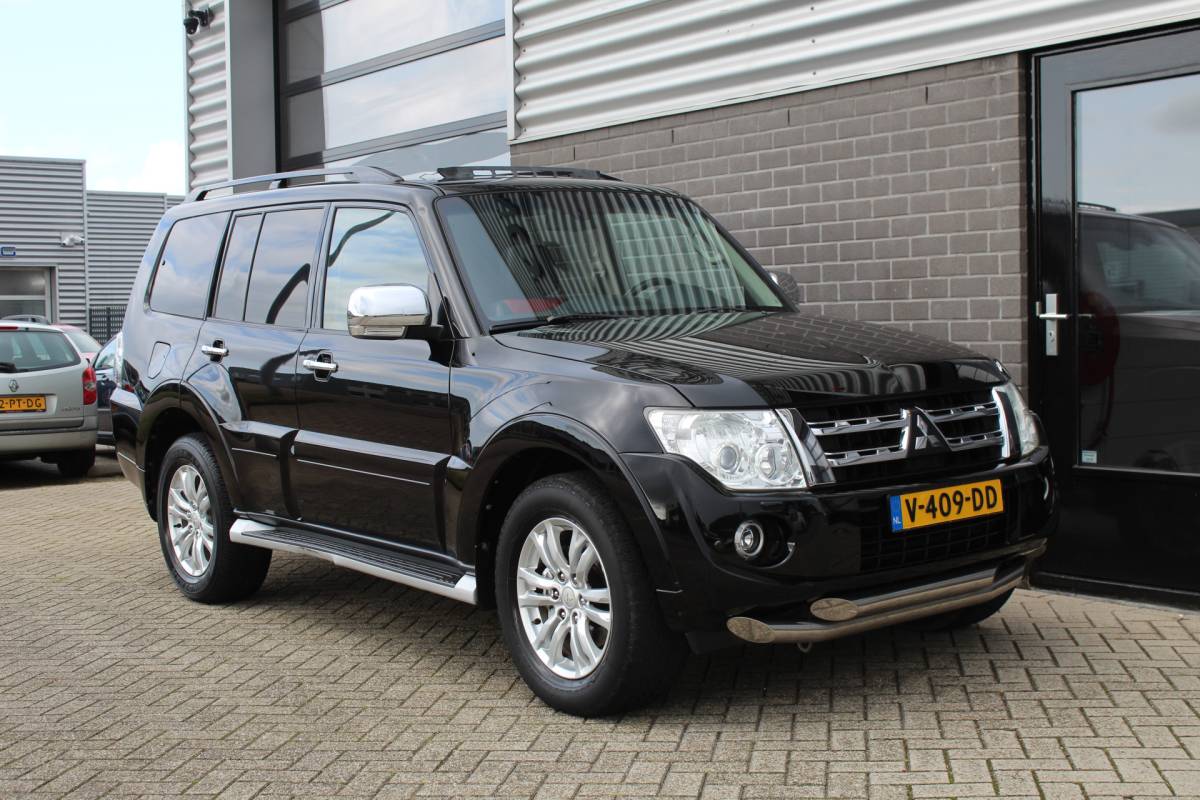 Mitsubishi Pajero Mitsubishi Pajero 3.2 DI-D Instyle Side Window Van / Leer / Stoelverwarming / Marge