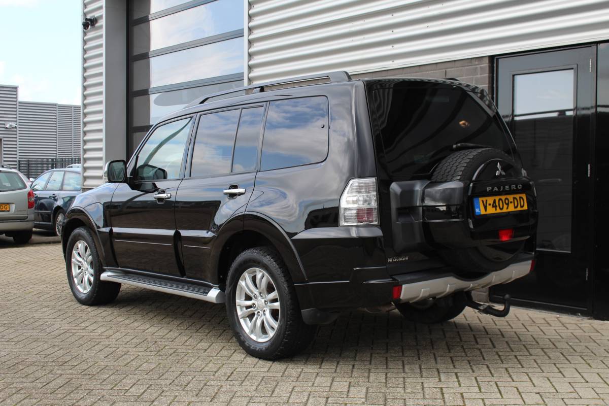 Mitsubishi Pajero Mitsubishi Pajero 3.2 DI-D Instyle Side Window Van / Leer / Stoelverwarming / Marge