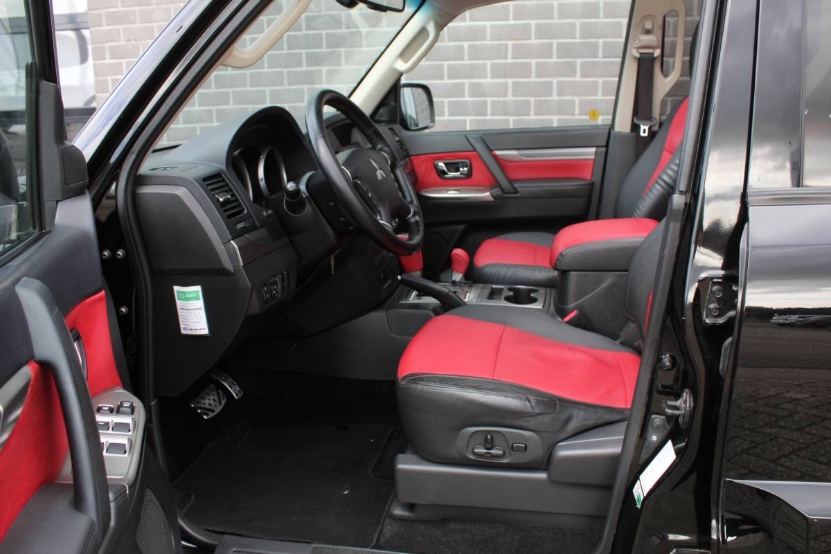 Mitsubishi Pajero Mitsubishi Pajero 3.2 DI-D Instyle Side Window Van / Leer / Stoelverwarming / Marge