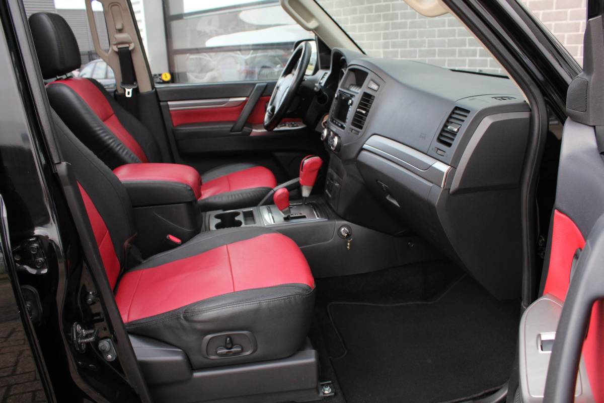Mitsubishi Pajero Mitsubishi Pajero 3.2 DI-D Instyle Side Window Van / Leer / Stoelverwarming / Marge