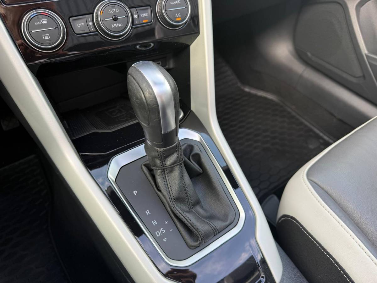 Volkswagen T-Roc Volkswagen T-Roc Cabrio 1.5 TSI Style | 2E EIGENAAR | 3/6/12 MND GARANTIE | AUTOMAAT | DIGITAL DASH | ACC | LED | CARPLAY | DAB | STOEL/STUUR VERW. |