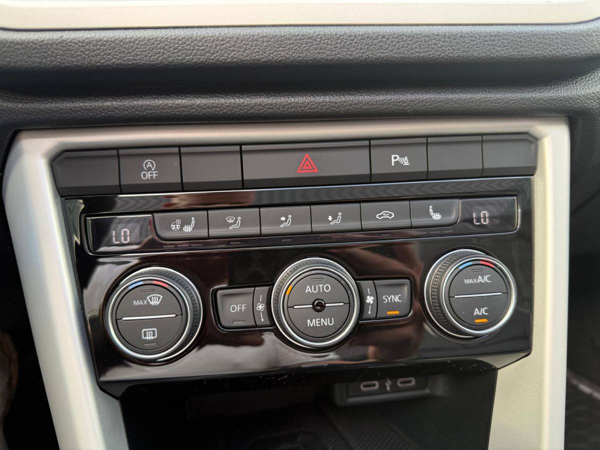 Volkswagen T-Roc Volkswagen T-Roc Cabrio 1.5 TSI Style | 2E EIGENAAR | 3/6/12 MND GARANTIE | AUTOMAAT | DIGITAL DASH | ACC | LED | CARPLAY | DAB | STOEL/STUUR VERW. |
