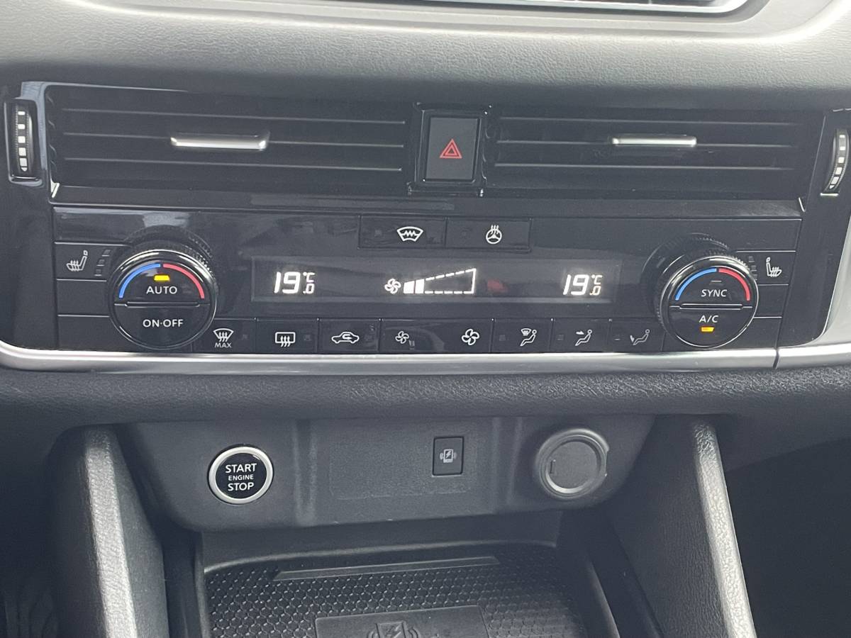 Nissan QASHQAI Nissan Qashqai 1.3 MHEV 158 Pk  Acenta Automaat Navigatie ( via Apple Carplay/Android Auto ), Stoel/Stuurverwarming, Adaptive Cruisecontrol, Achteruitrijcamera