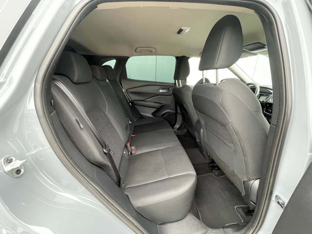 Nissan QASHQAI Nissan Qashqai 1.3 MHEV 158 Pk  Acenta Automaat Navigatie ( via Apple Carplay/Android Auto ), Stoel/Stuurverwarming, Adaptive Cruisecontrol, Achteruitrijcamera