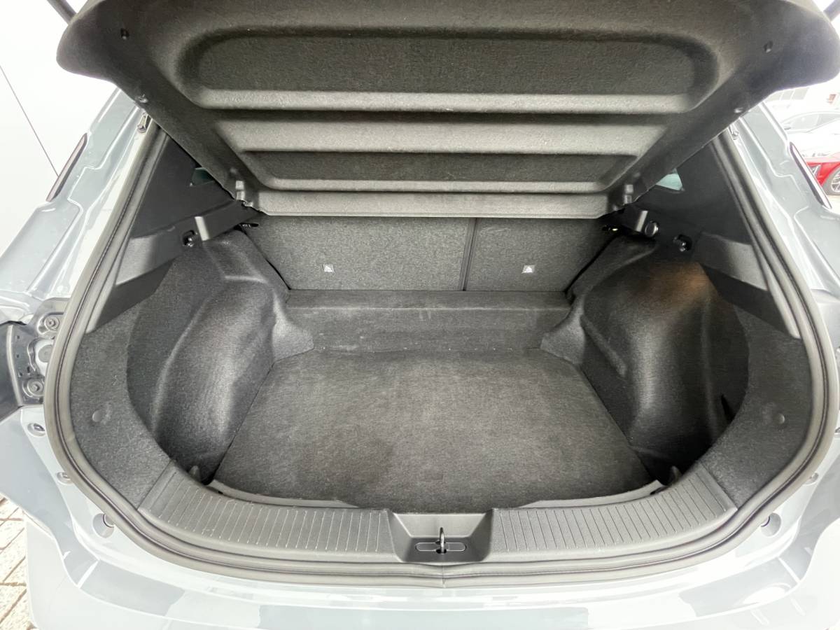 Nissan QASHQAI Nissan Qashqai 1.3 MHEV 158 Pk  Acenta Automaat Navigatie ( via Apple Carplay/Android Auto ), Stoel/Stuurverwarming, Adaptive Cruisecontrol, Achteruitrijcamera