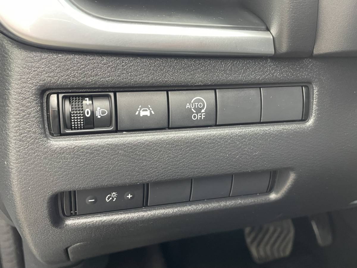 Nissan QASHQAI Nissan Qashqai 1.3 MHEV 158 Pk  Acenta Automaat Navigatie ( via Apple Carplay/Android Auto ), Stoel/Stuurverwarming, Adaptive Cruisecontrol, Achteruitrijcamera