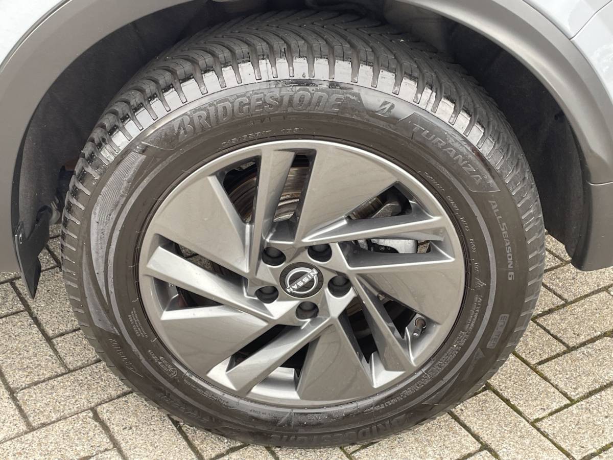 Nissan QASHQAI Nissan Qashqai 1.3 MHEV 158 Pk  Acenta Automaat Navigatie ( via Apple Carplay/Android Auto ), Stoel/Stuurverwarming, Adaptive Cruisecontrol, Achteruitrijcamera