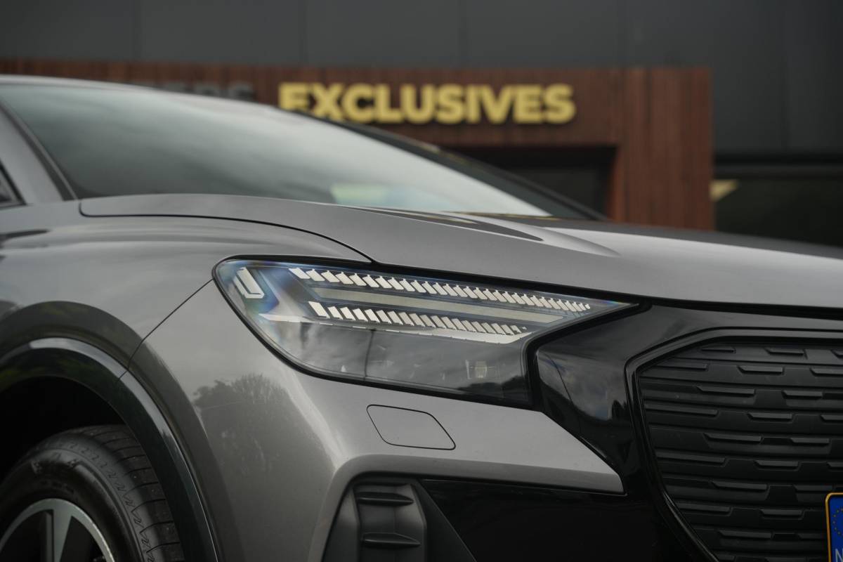 Audi Q4 e-tron Audi Q4 e-tron 35 Launch edition Advanced 55 kWh Verkeersbord detectie Koplampreiniging Trekhaak uitklapbaar DAB Parkeersensoren voor en achter 20″L.M.
