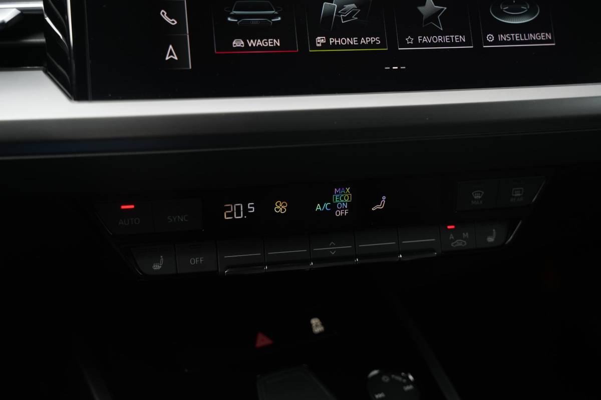 Audi Q4 e-tron Audi Q4 e-tron 35 Launch edition Advanced 55 kWh Verkeersbord detectie Koplampreiniging Trekhaak uitklapbaar DAB Parkeersensoren voor en achter 20″L.M.