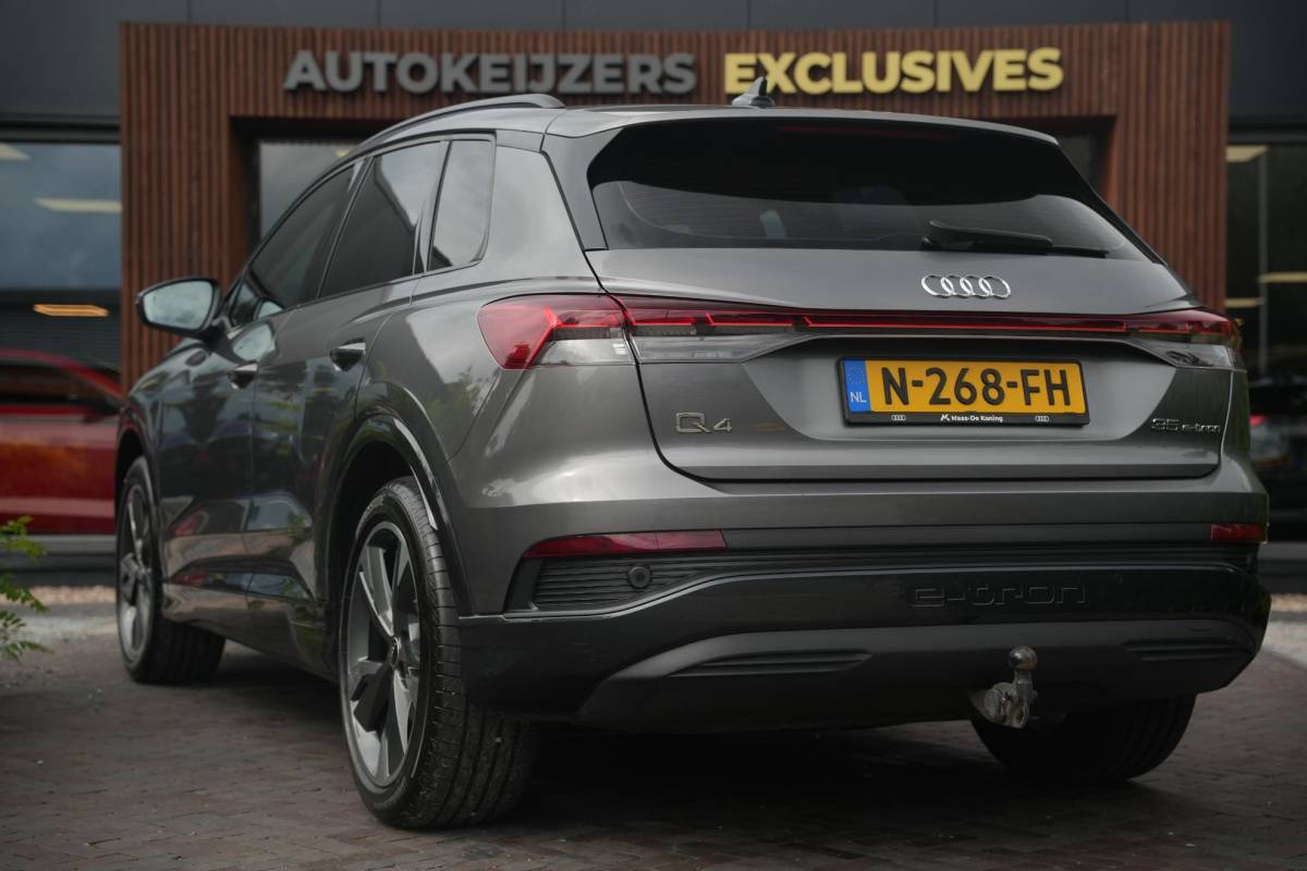 Audi Q4 e-tron Audi Q4 e-tron 35 Launch edition Advanced 55 kWh Verkeersbord detectie Koplampreiniging Trekhaak uitklapbaar DAB Parkeersensoren voor en achter 20″L.M.