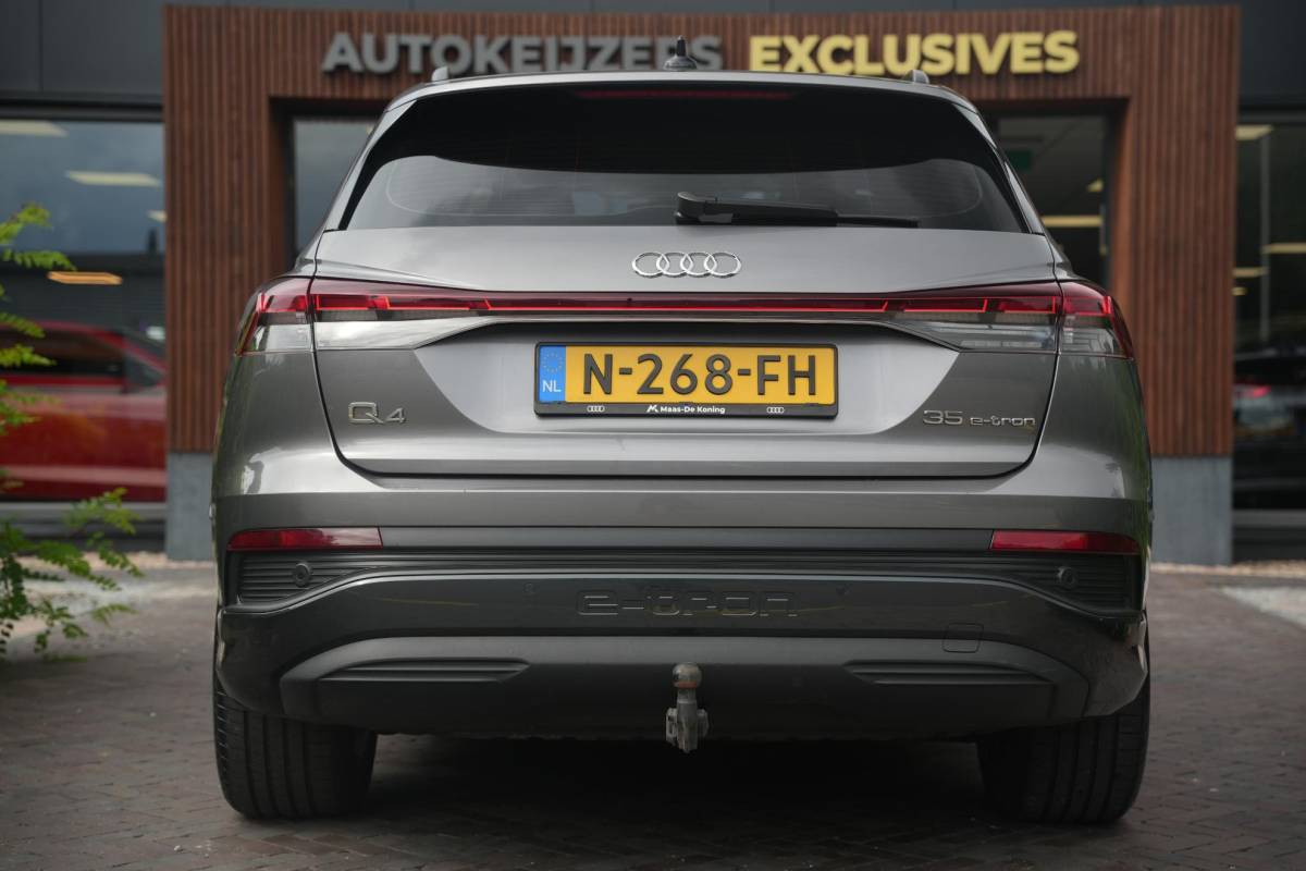 Audi Q4 e-tron Audi Q4 e-tron 35 Launch edition Advanced 55 kWh Verkeersbord detectie Koplampreiniging Trekhaak uitklapbaar DAB Parkeersensoren voor en achter 20″L.M.