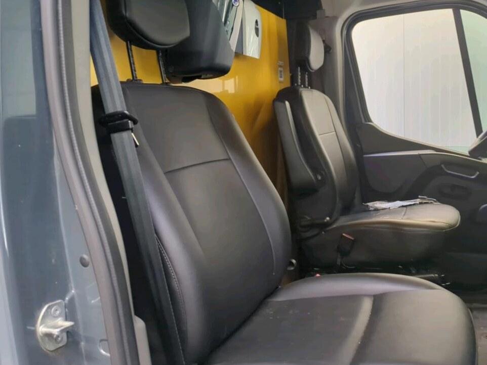 Renault Master Renault Master T35 2.3 dCi 150PK BAKWAGEN LOWLINER