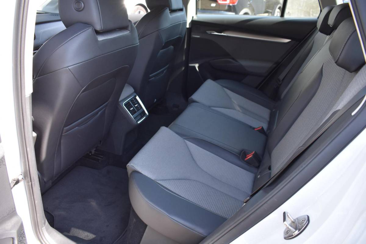 Škoda Enyaq iV Skoda Enyaq iV 80 | 92,5% SOH | Camera | Trekhaak | Carplay |