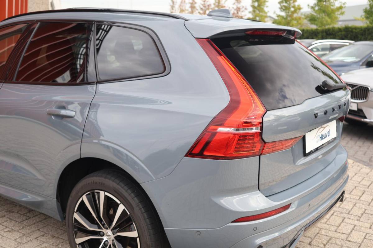 Volvo XC60 Volvo XC60 T6 Recharge AWD Plus Dark | Stoelverwarming | Trekhaak | 360° Camera| Panoramadak | Long Range | Pilot Assist | H/K | Leder | Glossy Black | Keyless