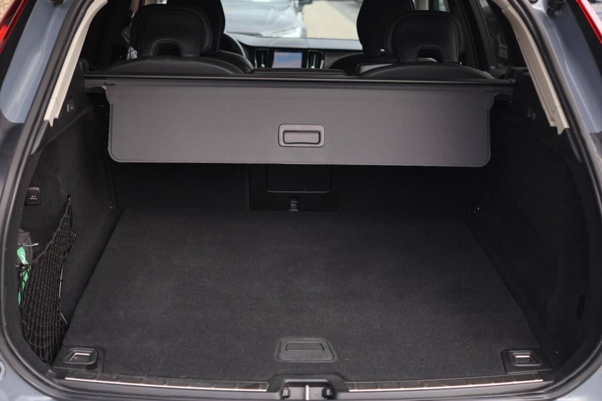 Volvo XC60 Volvo XC60 T6 Recharge AWD Plus Dark | Stoelverwarming | Trekhaak | 360° Camera| Panoramadak | Long Range | Pilot Assist | H/K | Leder | Glossy Black | Keyless