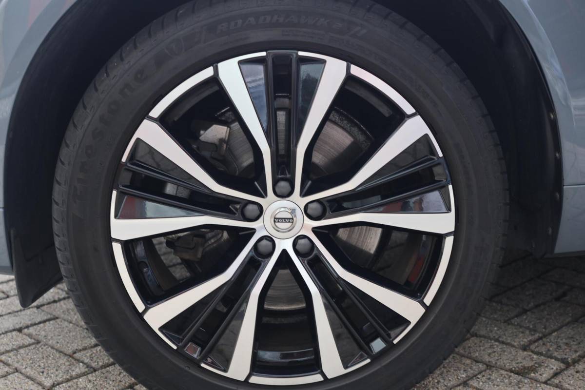 Volvo XC60 Volvo XC60 T6 Recharge AWD Plus Dark | Stoelverwarming | Trekhaak | 360° Camera| Panoramadak | Long Range | Pilot Assist | H/K | Leder | Glossy Black | Keyless