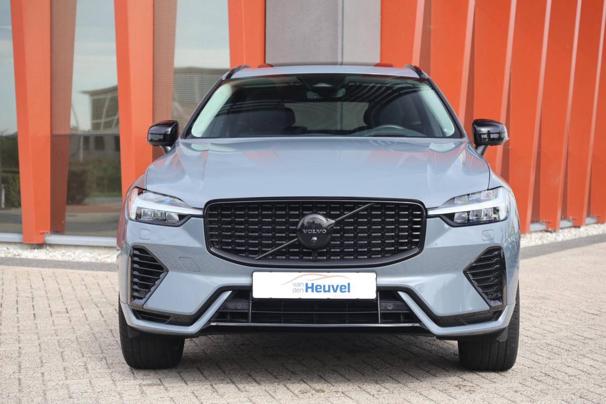 Volvo XC60 Volvo XC60 T6 Recharge AWD Plus Dark | Stoelverwarming | Trekhaak | 360° Camera| Panoramadak | Long Range | Pilot Assist | H/K | Leder | Glossy Black | Keyless