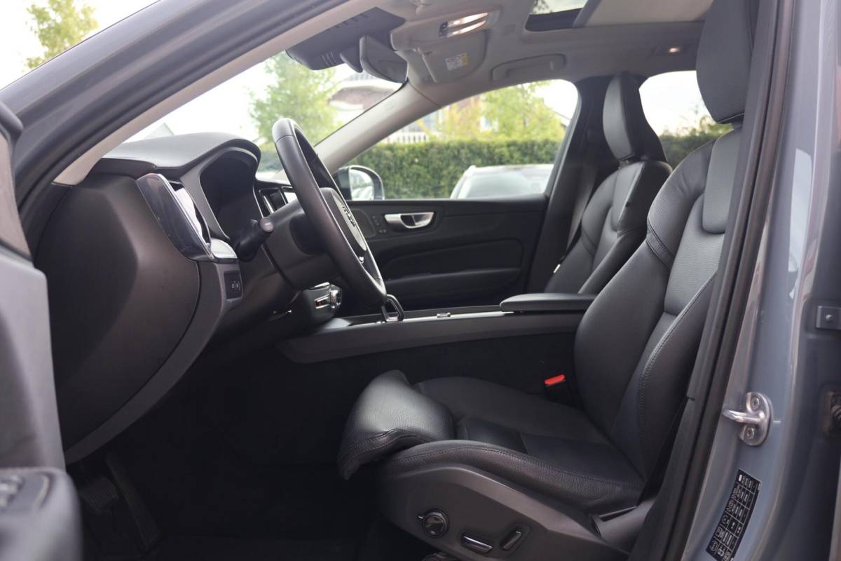 Volvo XC60 Volvo XC60 T6 Recharge AWD Plus Dark | Stoelverwarming | Trekhaak | 360° Camera| Panoramadak | Long Range | Pilot Assist | H/K | Leder | Glossy Black | Keyless