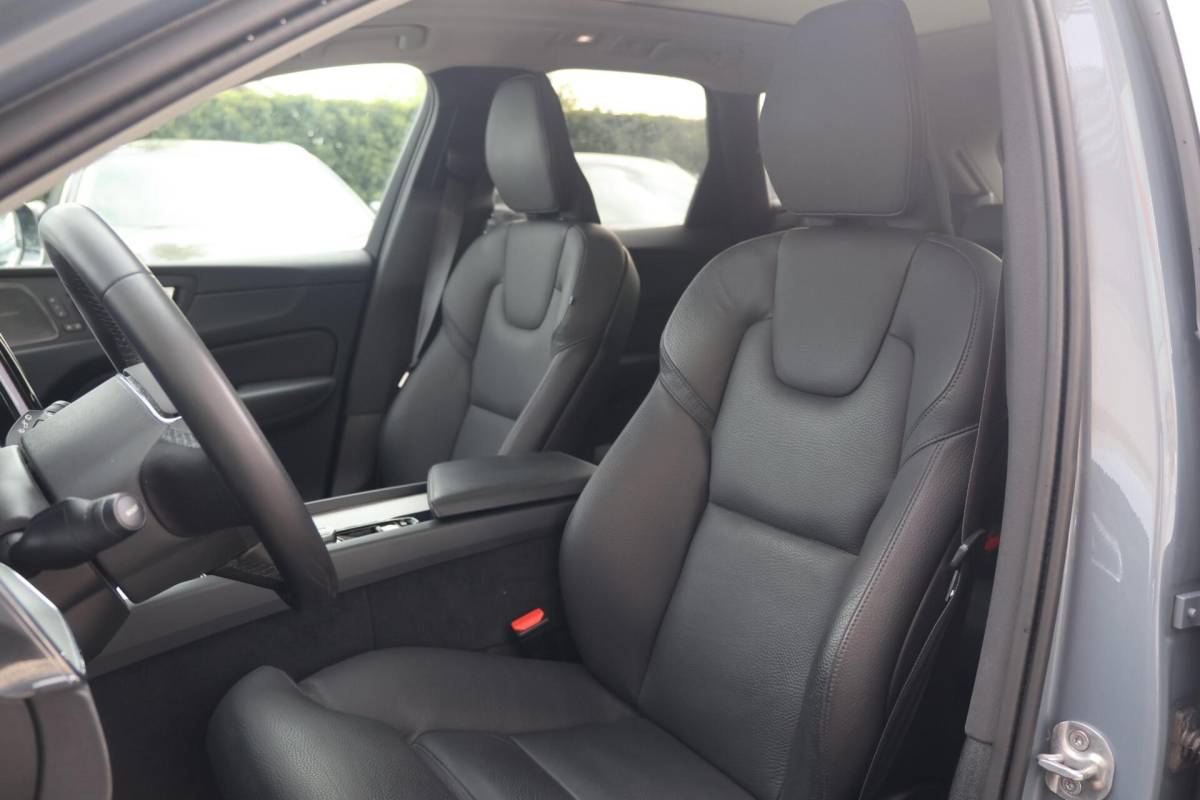 Volvo XC60 Volvo XC60 T6 Recharge AWD Plus Dark | Stoelverwarming | Trekhaak | 360° Camera| Panoramadak | Long Range | Pilot Assist | H/K | Leder | Glossy Black | Keyless
