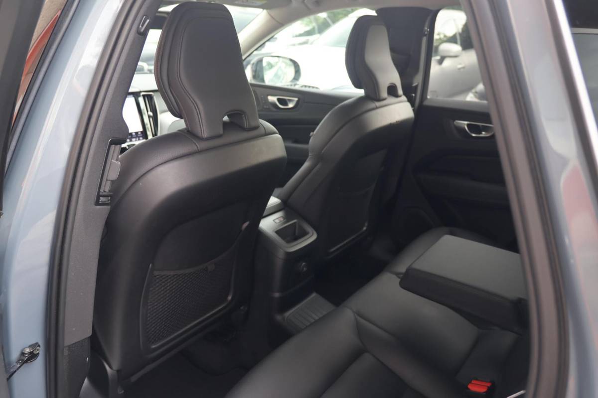 Volvo XC60 Volvo XC60 T6 Recharge AWD Plus Dark | Stoelverwarming | Trekhaak | 360° Camera| Panoramadak | Long Range | Pilot Assist | H/K | Leder | Glossy Black | Keyless