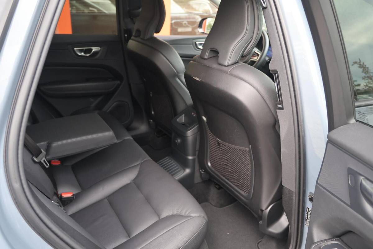 Volvo XC60 Volvo XC60 T6 Recharge AWD Plus Dark | Stoelverwarming | Trekhaak | 360° Camera| Panoramadak | Long Range | Pilot Assist | H/K | Leder | Glossy Black | Keyless