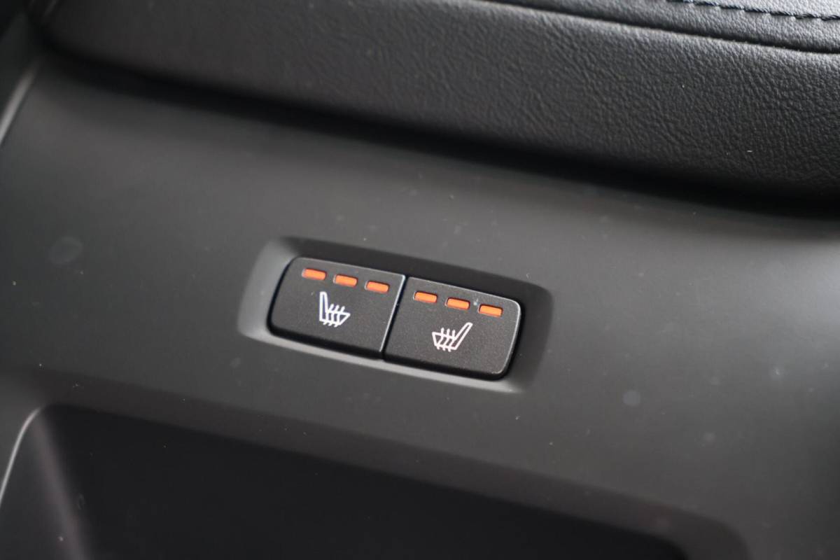 Volvo XC60 Volvo XC60 T6 Recharge AWD Plus Dark | Stoelverwarming | Trekhaak | 360° Camera| Panoramadak | Long Range | Pilot Assist | H/K | Leder | Glossy Black | Keyless