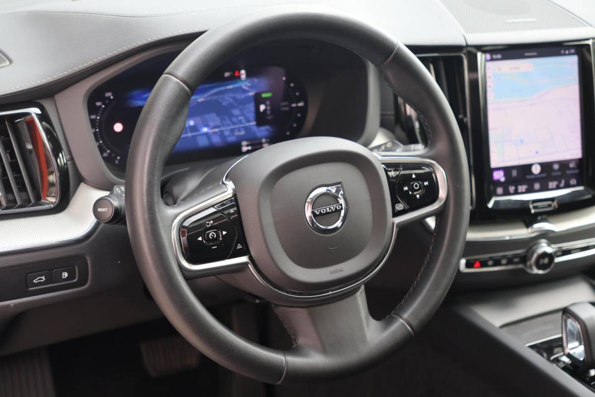 Volvo XC60 Volvo XC60 T6 Recharge AWD Plus Dark | Stoelverwarming | Trekhaak | 360° Camera| Panoramadak | Long Range | Pilot Assist | H/K | Leder | Glossy Black | Keyless