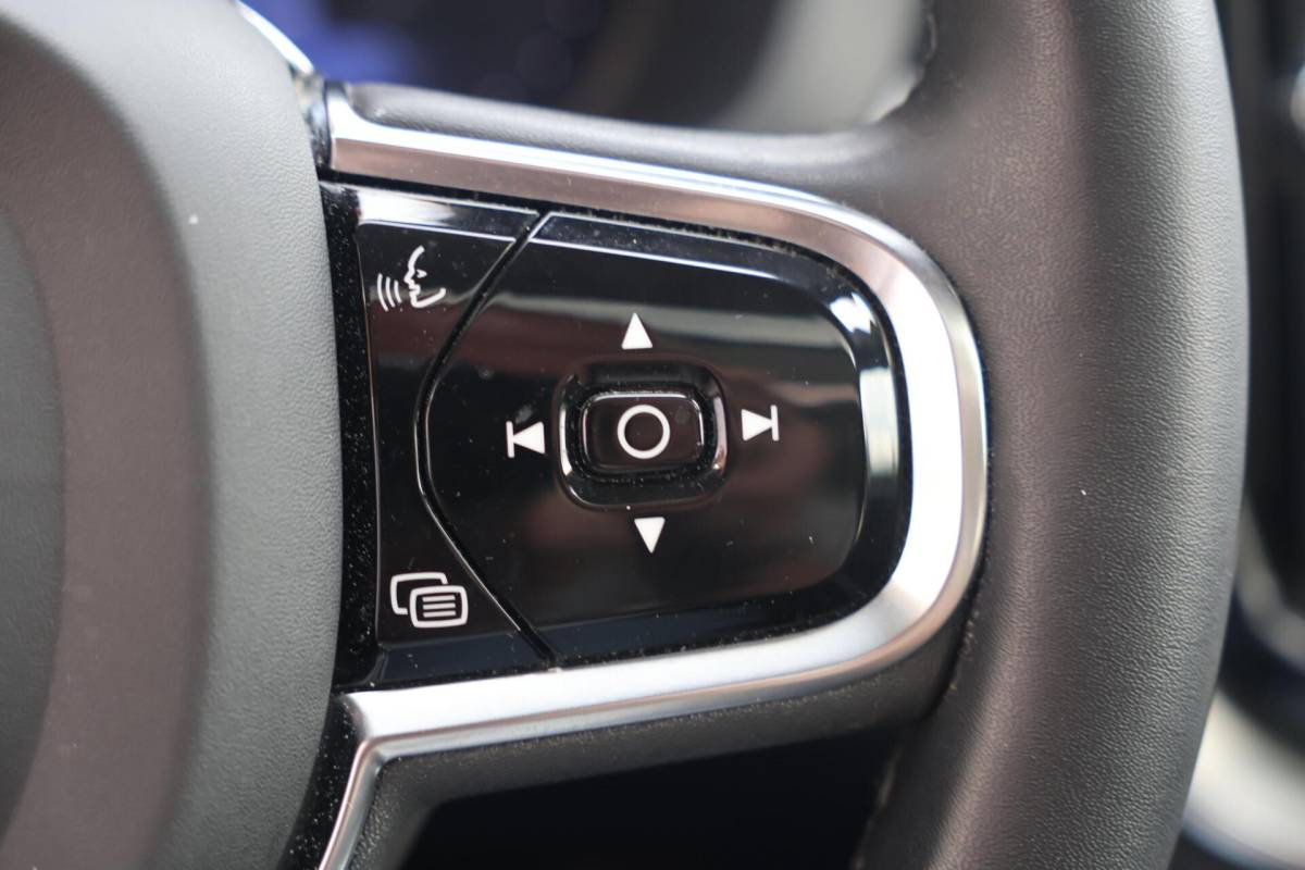 Volvo XC60 Volvo XC60 T6 Recharge AWD Plus Dark | Stoelverwarming | Trekhaak | 360° Camera| Panoramadak | Long Range | Pilot Assist | H/K | Leder | Glossy Black | Keyless
