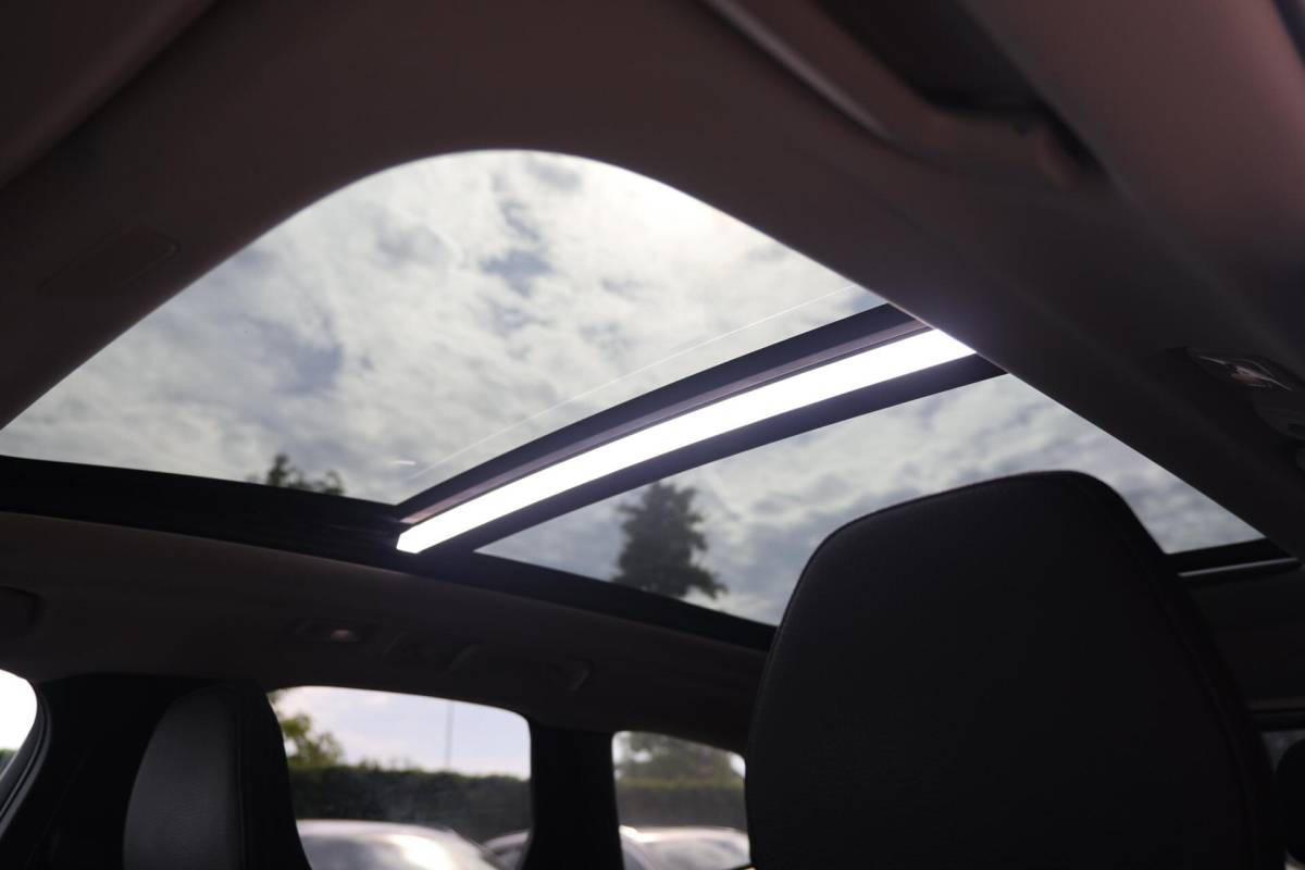 Volvo XC60 Volvo XC60 T6 Recharge AWD Plus Dark | Stoelverwarming | Trekhaak | 360° Camera| Panoramadak | Long Range | Pilot Assist | H/K | Leder | Glossy Black | Keyless