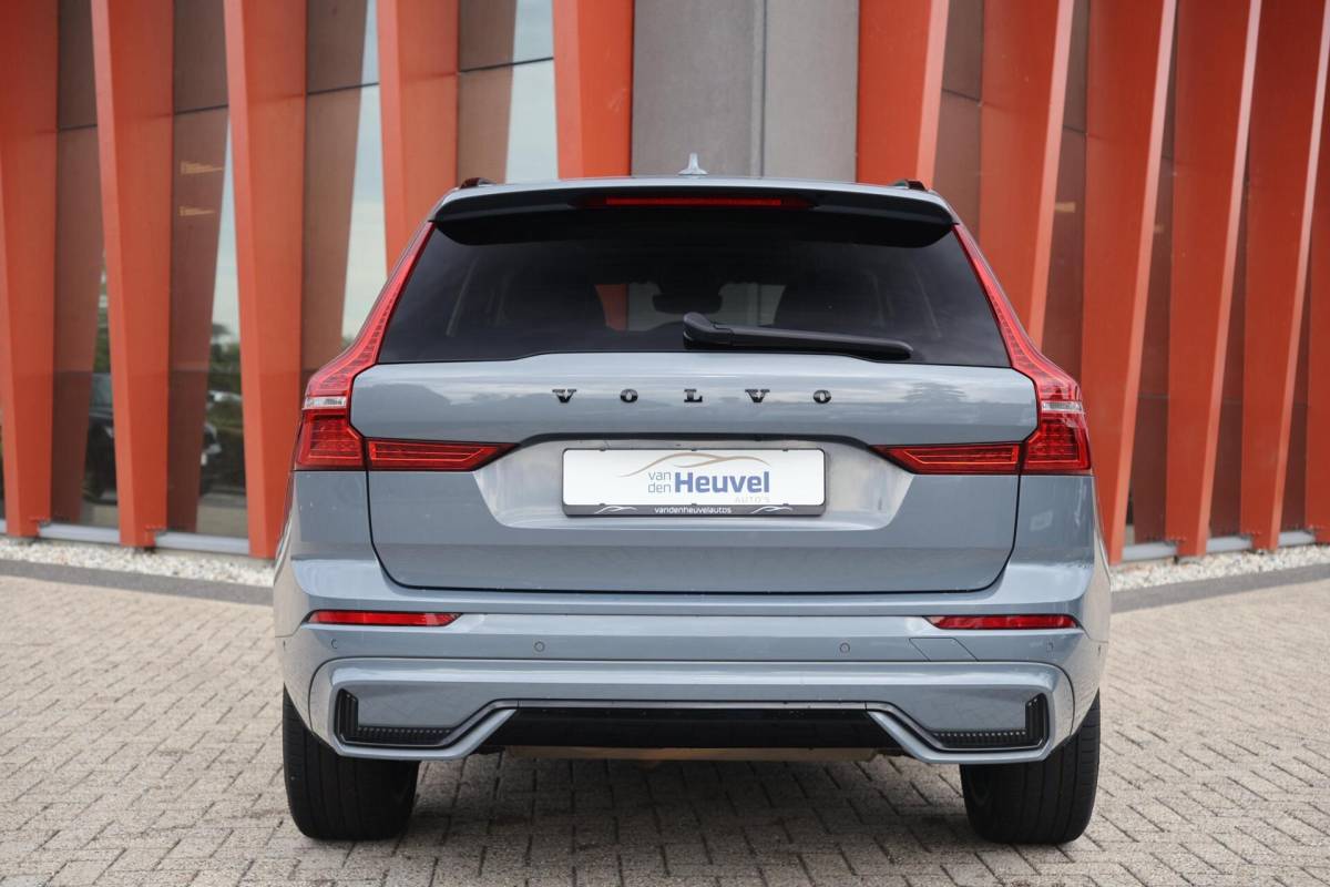 Volvo XC60 Volvo XC60 T6 Recharge AWD Plus Dark | Stoelverwarming | Trekhaak | 360° Camera| Panoramadak | Long Range | Pilot Assist | H/K | Leder | Glossy Black | Keyless