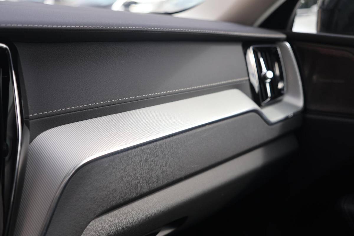 Volvo XC60 Volvo XC60 T6 Recharge AWD Plus Dark | Stoelverwarming | Trekhaak | 360° Camera| Panoramadak | Long Range | Pilot Assist | H/K | Leder | Glossy Black | Keyless