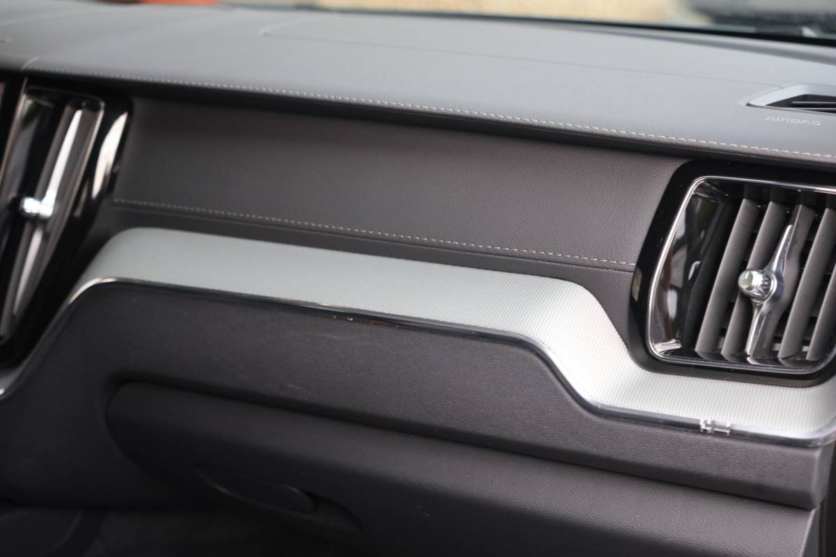 Volvo XC60 Volvo XC60 T6 Recharge AWD Plus Dark | Stoelverwarming | Trekhaak | 360° Camera| Panoramadak | Long Range | Pilot Assist | H/K | Leder | Glossy Black | Keyless