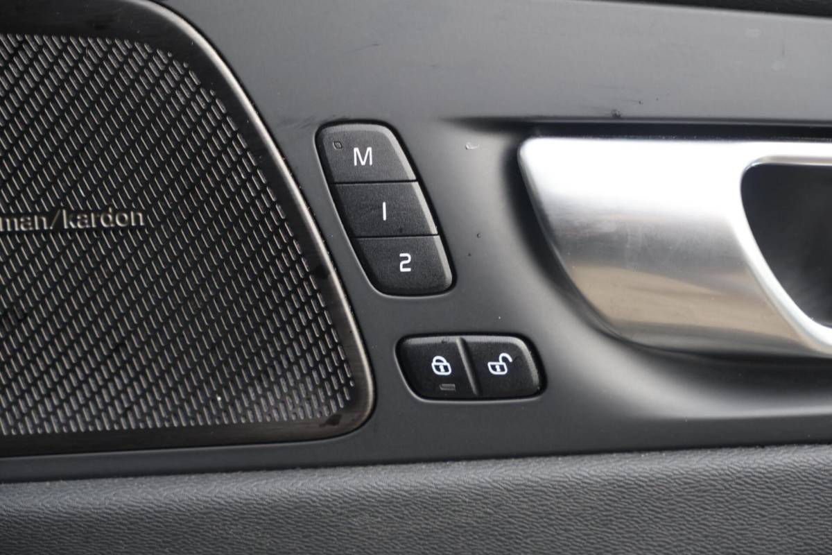 Volvo XC60 Volvo XC60 T6 Recharge AWD Plus Dark | Stoelverwarming | Trekhaak | 360° Camera| Panoramadak | Long Range | Pilot Assist | H/K | Leder | Glossy Black | Keyless