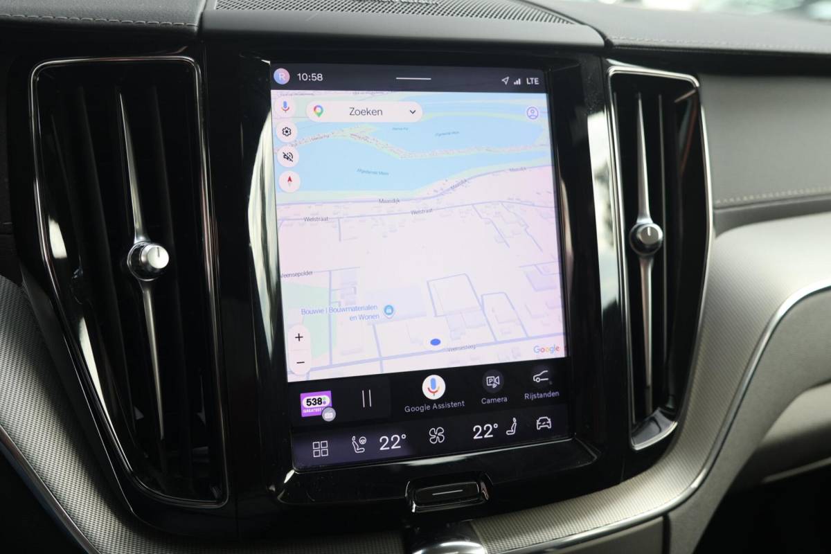 Volvo XC60 Volvo XC60 T6 Recharge AWD Plus Dark | Stoelverwarming | Trekhaak | 360° Camera| Panoramadak | Long Range | Pilot Assist | H/K | Leder | Glossy Black | Keyless
