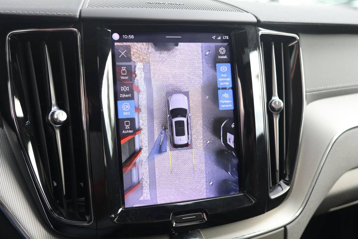 Volvo XC60 Volvo XC60 T6 Recharge AWD Plus Dark | Stoelverwarming | Trekhaak | 360° Camera| Panoramadak | Long Range | Pilot Assist | H/K | Leder | Glossy Black | Keyless