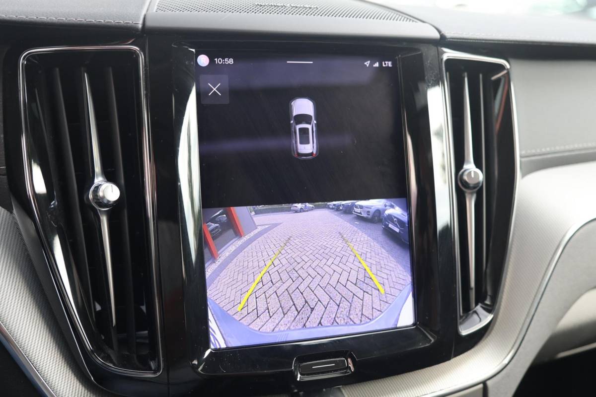 Volvo XC60 Volvo XC60 T6 Recharge AWD Plus Dark | Stoelverwarming | Trekhaak | 360° Camera| Panoramadak | Long Range | Pilot Assist | H/K | Leder | Glossy Black | Keyless