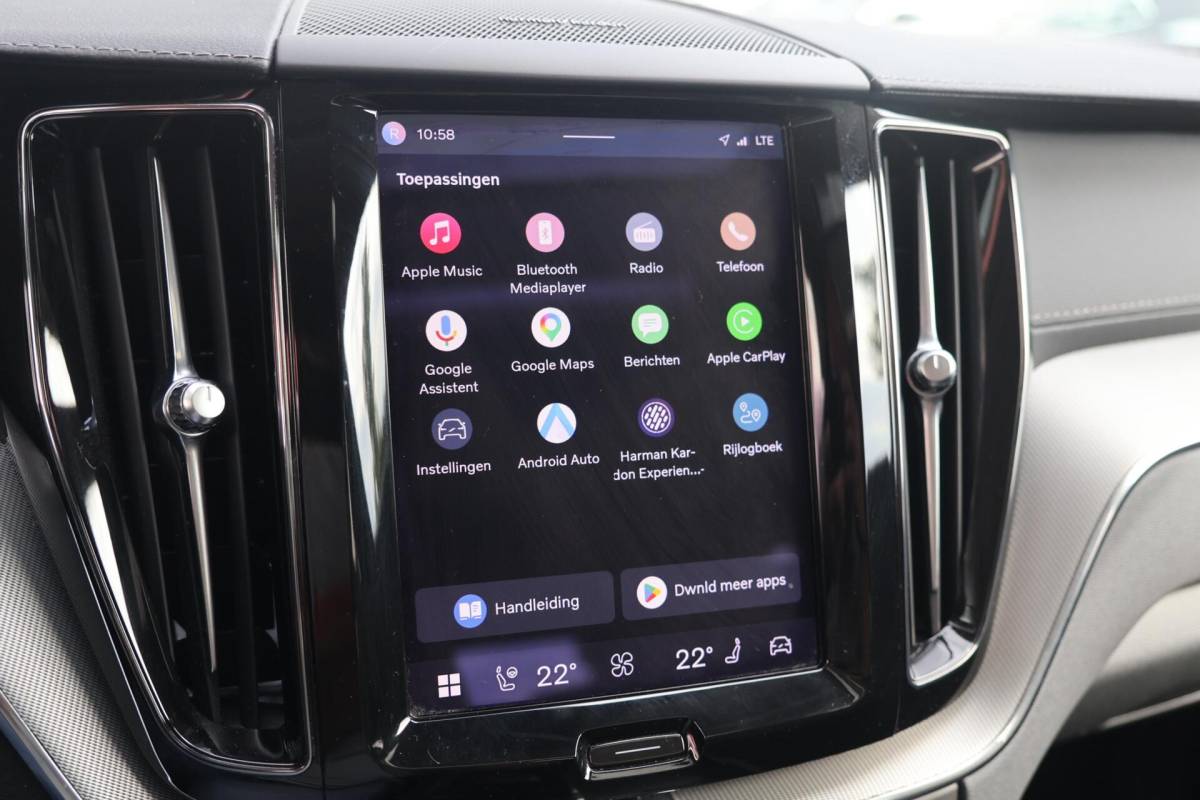 Volvo XC60 Volvo XC60 T6 Recharge AWD Plus Dark | Stoelverwarming | Trekhaak | 360° Camera| Panoramadak | Long Range | Pilot Assist | H/K | Leder | Glossy Black | Keyless
