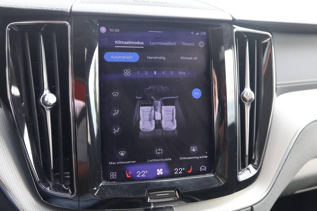 Volvo XC60 Volvo XC60 T6 Recharge AWD Plus Dark | Stoelverwarming | Trekhaak | 360° Camera| Panoramadak | Long Range | Pilot Assist | H/K | Leder | Glossy Black | Keyless