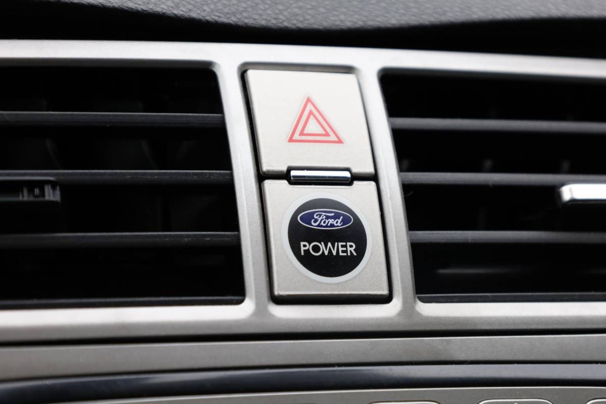 Ford Kuga Ford Kuga 2.5 20V TREKHAAK PANO CLIMATE NAVI CRUISE BT-TELEFOONVERB. KEYLESS 2XPDC 18”LMV ALL-SEASON!