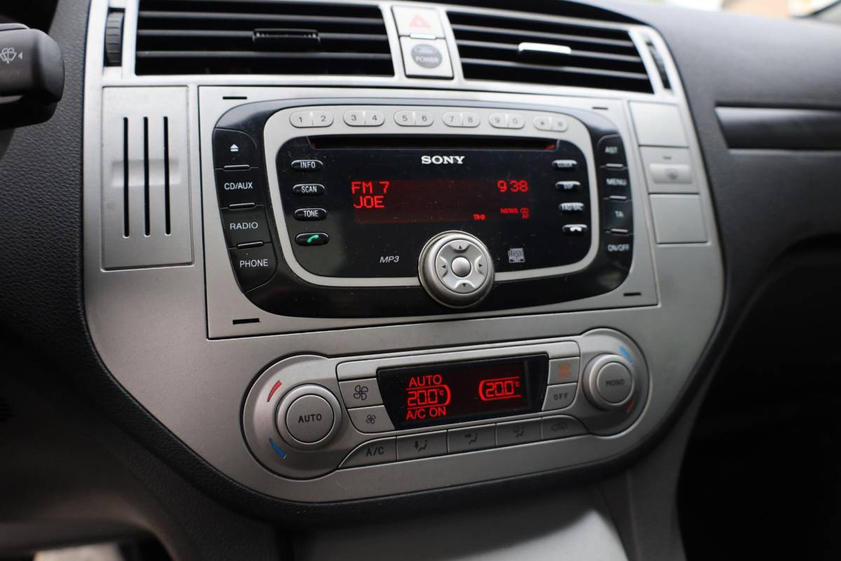 Ford Kuga Ford Kuga 2.5 20V TREKHAAK PANO CLIMATE NAVI CRUISE BT-TELEFOONVERB. KEYLESS 2XPDC 18”LMV ALL-SEASON!