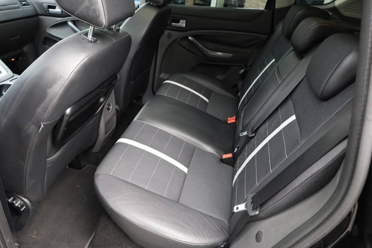 Ford Kuga Ford Kuga 2.5 20V TREKHAAK PANO CLIMATE NAVI CRUISE BT-TELEFOONVERB. KEYLESS 2XPDC 18”LMV ALL-SEASON!