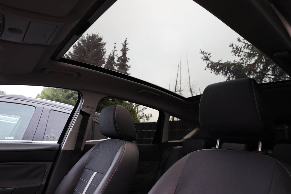 Ford Kuga Ford Kuga 2.5 20V TREKHAAK PANO CLIMATE NAVI CRUISE BT-TELEFOONVERB. KEYLESS 2XPDC 18”LMV ALL-SEASON!
