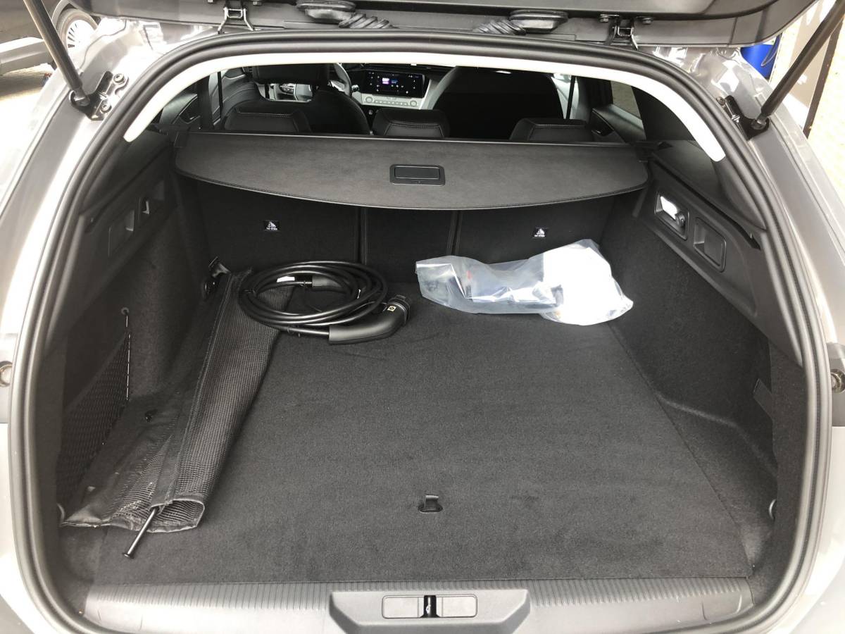 Peugeot 308 Peugeot 308 SW 1.6 Plug-in Hybrid 195 Allure 195pk | Rondom Camera | Stoel – Stuurverwarming | Trekhaak | Climate Control | Apple Carplay – Android Auto | Keyless Start