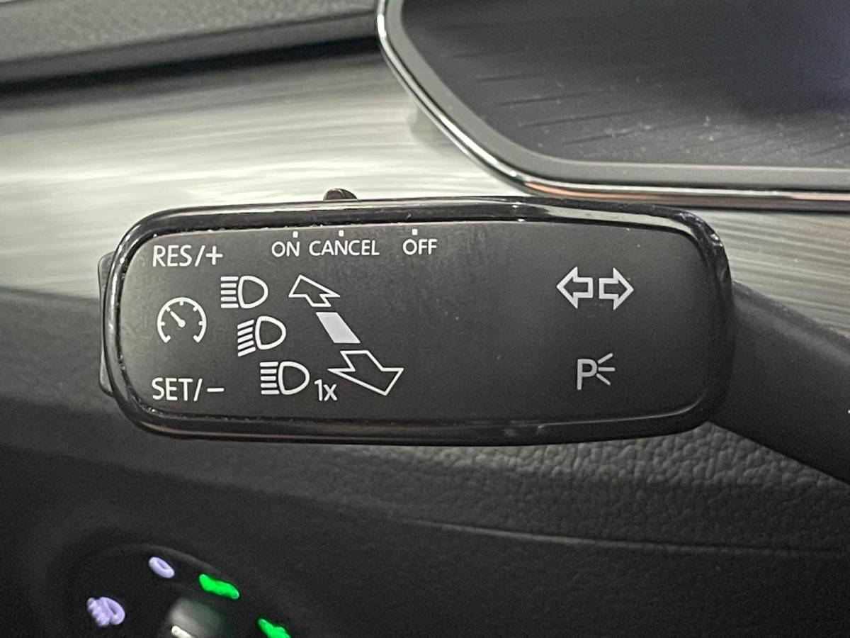 Škoda Superb Skoda Superb Combi 1.4 TSI iV Business Edition PHEV Automaat Navigatie Stoelverwarming Voor en Achter Draadloze Telefoonlader Stuurverwarming Cruise Control Elektrisch Verstelbare Stoelen Apple CarPlay