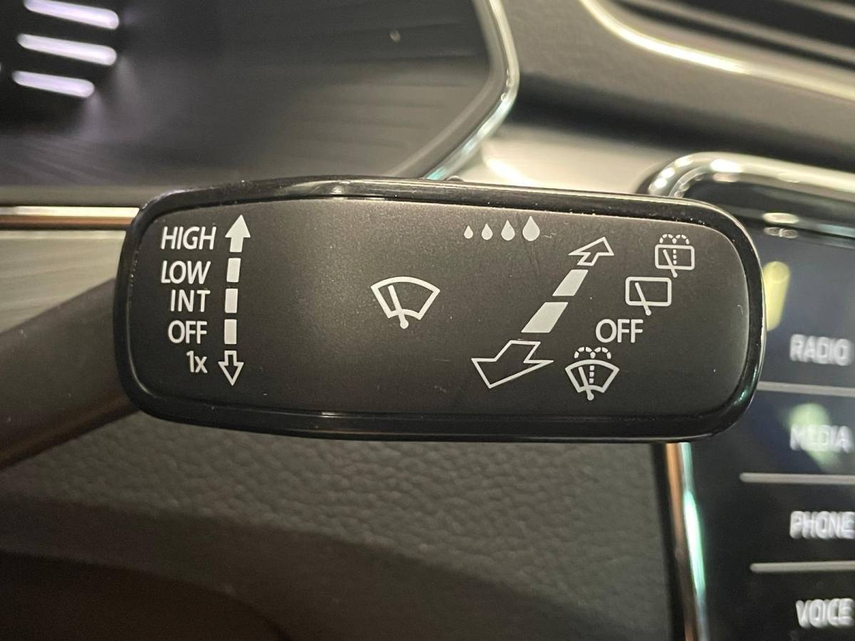 Škoda Superb Skoda Superb Combi 1.4 TSI iV Business Edition PHEV Automaat Navigatie Stoelverwarming Voor en Achter Draadloze Telefoonlader Stuurverwarming Cruise Control Elektrisch Verstelbare Stoelen Apple CarPlay
