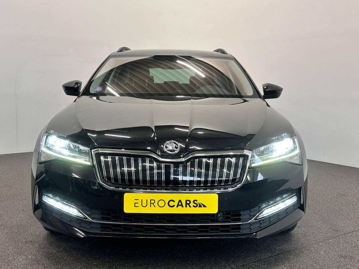 Škoda Superb Skoda Superb Combi 1.4 TSI iV Business Edition PHEV Automaat Navigatie Stoelverwarming Voor en Achter Draadloze Telefoonlader Stuurverwarming Cruise Control Elektrisch Verstelbare Stoelen Apple CarPlay