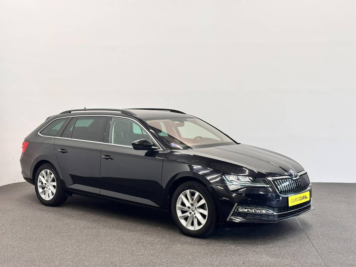 Škoda Superb Skoda Superb Combi 1.4 TSI iV Business Edition PHEV Automaat Navigatie Stoelverwarming Voor en Achter Draadloze Telefoonlader Stuurverwarming Cruise Control Elektrisch Verstelbare Stoelen Apple CarPlay