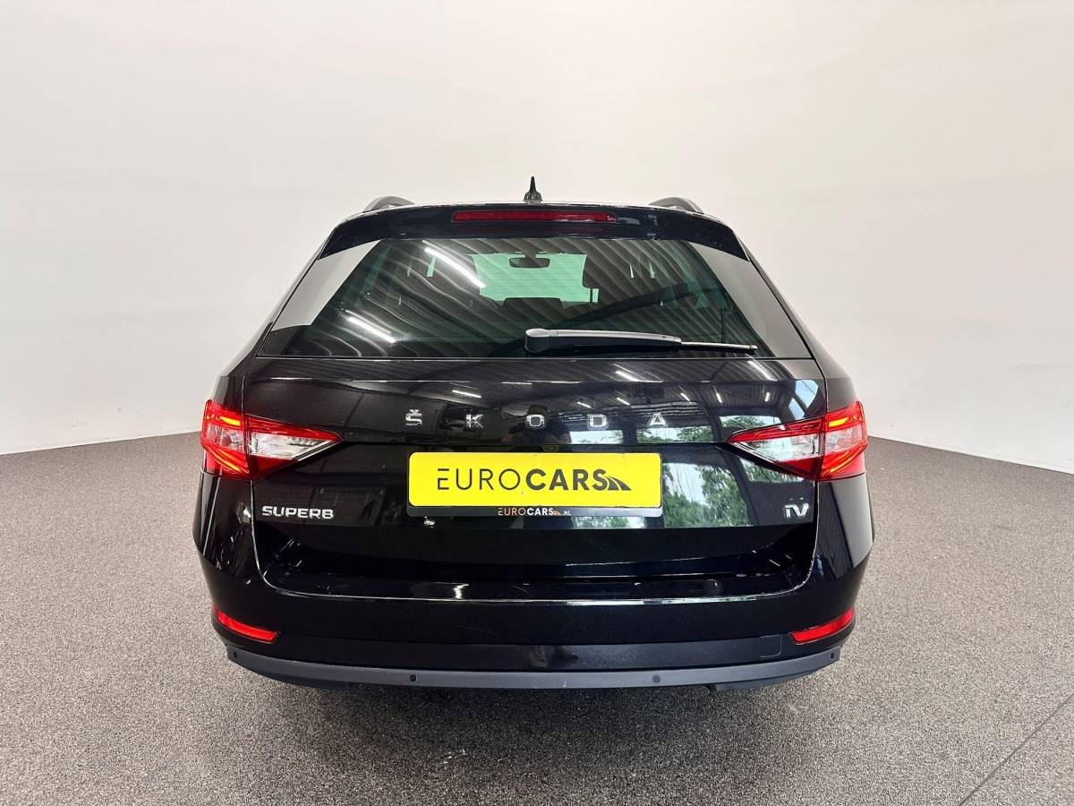 Škoda Superb Skoda Superb Combi 1.4 TSI iV Business Edition PHEV Automaat Navigatie Stoelverwarming Voor en Achter Draadloze Telefoonlader Stuurverwarming Cruise Control Elektrisch Verstelbare Stoelen Apple CarPlay